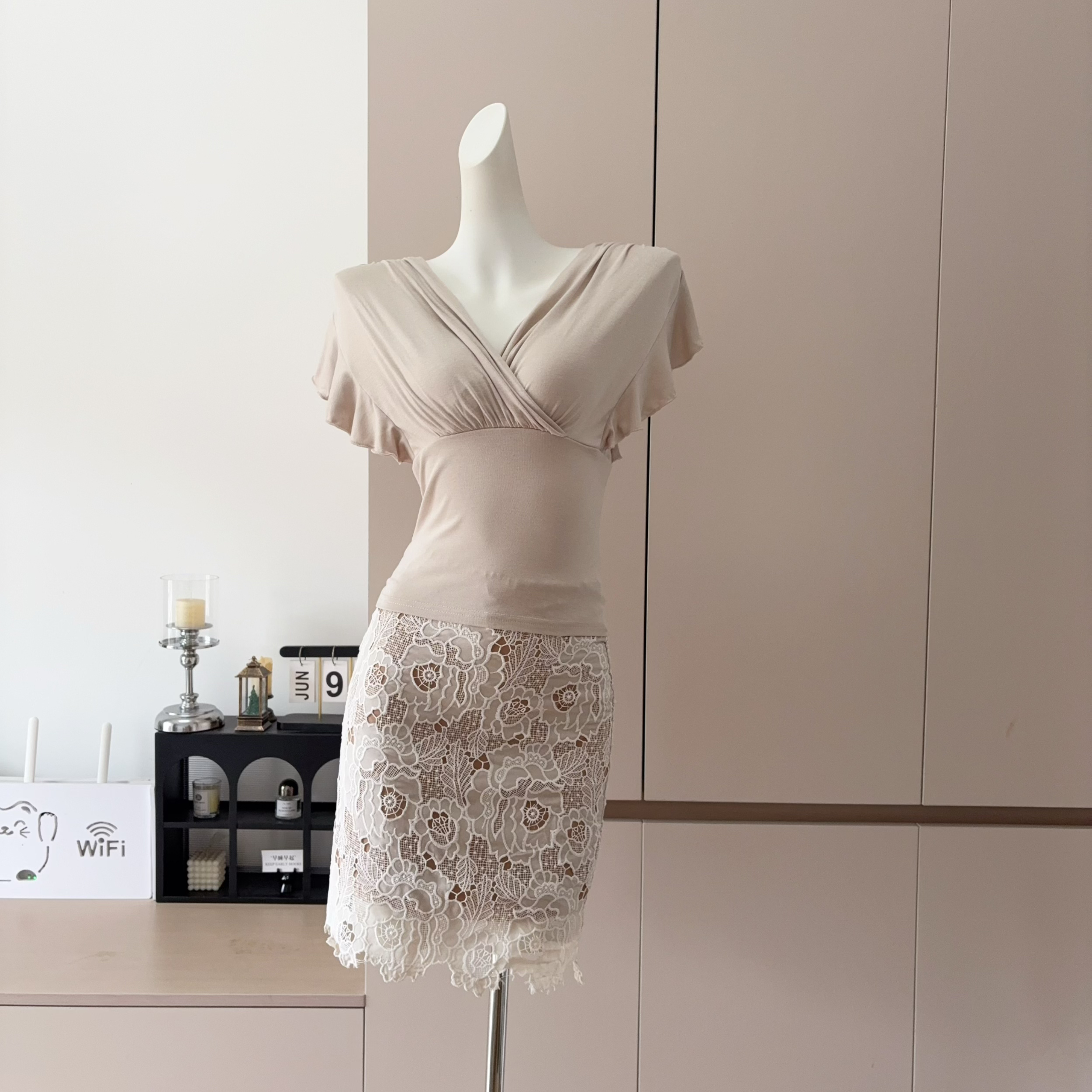 Light Mature V-Neck Ruffle Slim Short-Sleeve T-Shirt Women Summer Twist Pleated Waist Top Lace Skirt Set - Image 2
