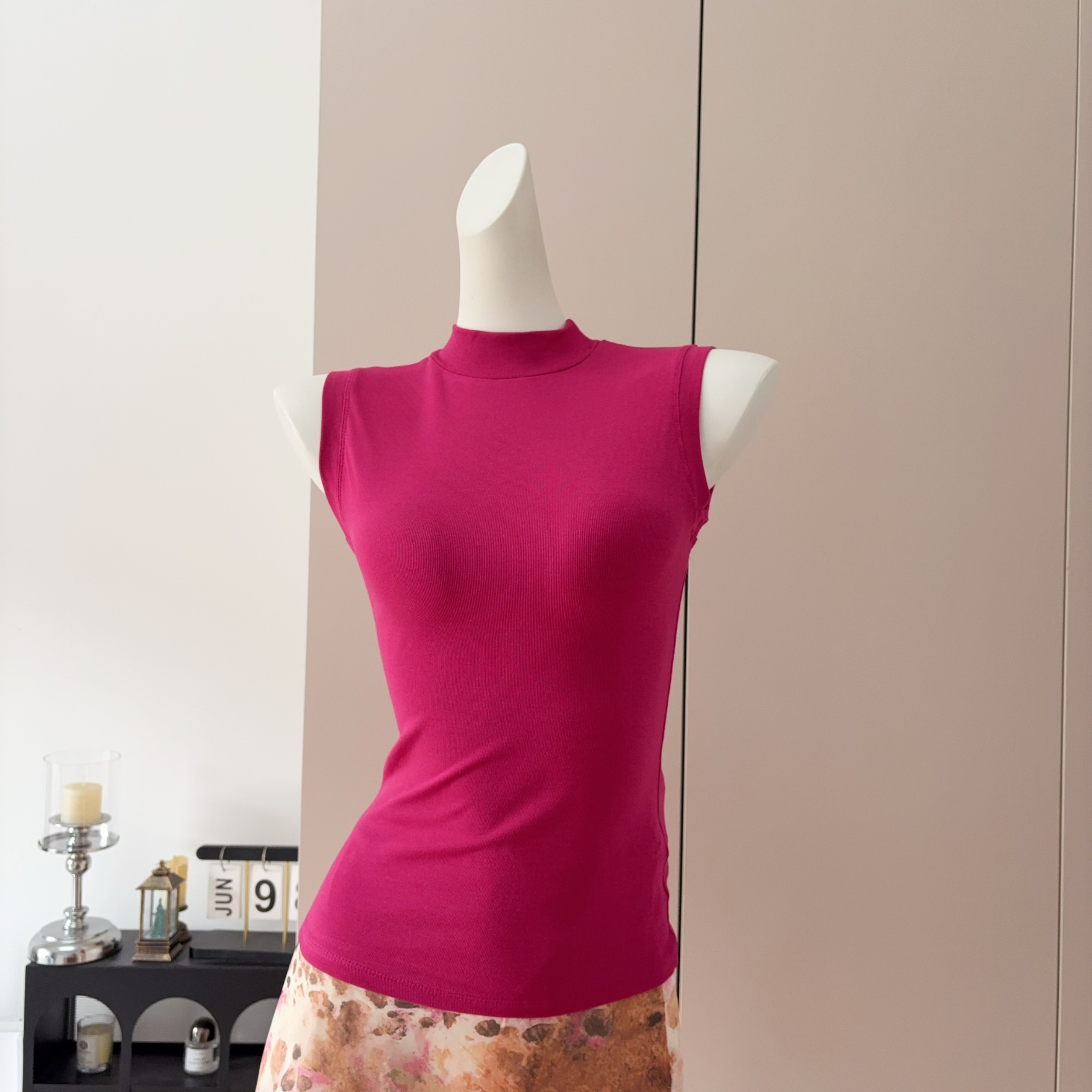 Rose Red Sleeveless Vest and Leopard Print Skirt Two-Piece Set - Style c7840c - Image 3