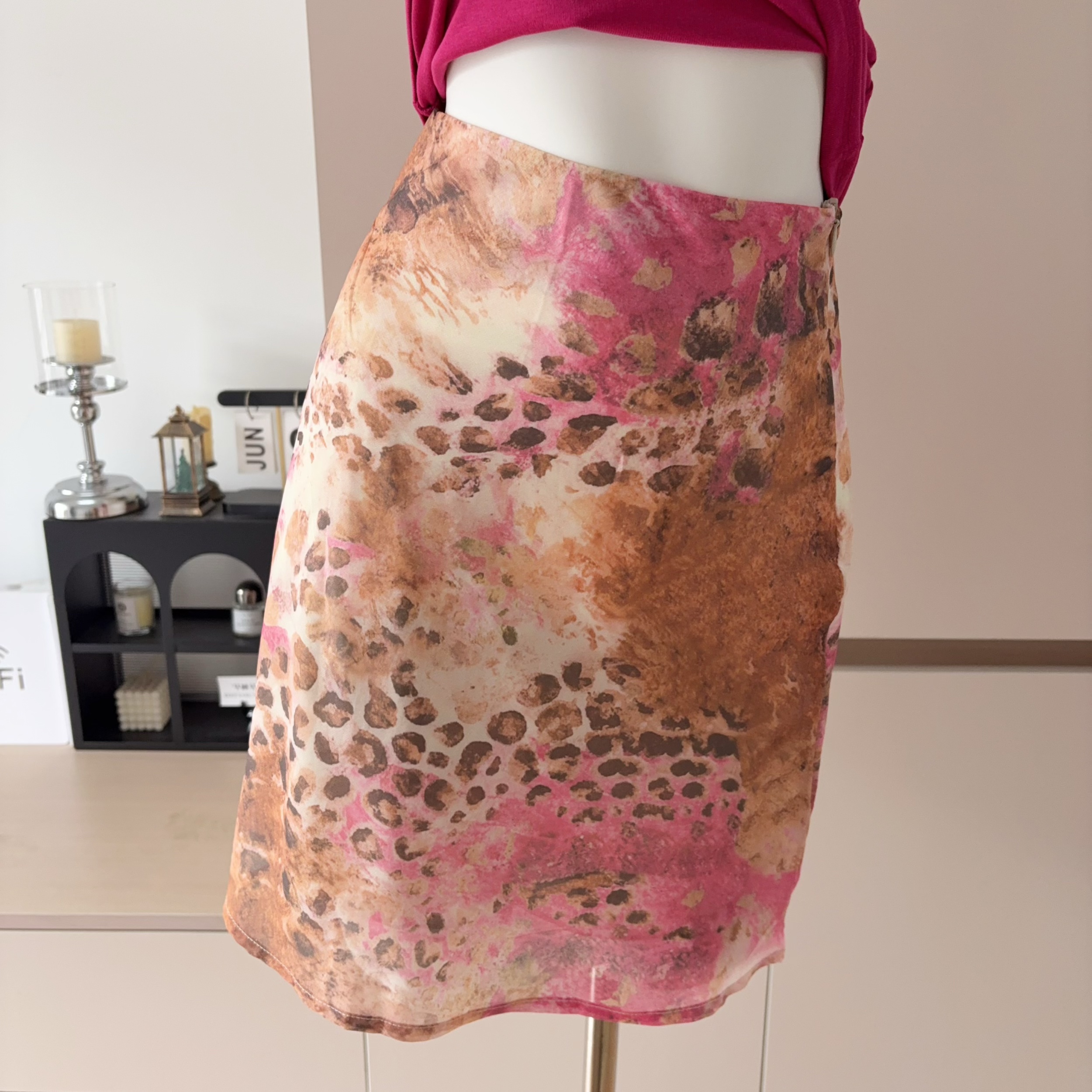 Rose Red Sleeveless Vest and Leopard Print Skirt Two-Piece Set - Style c7840c - Image 4