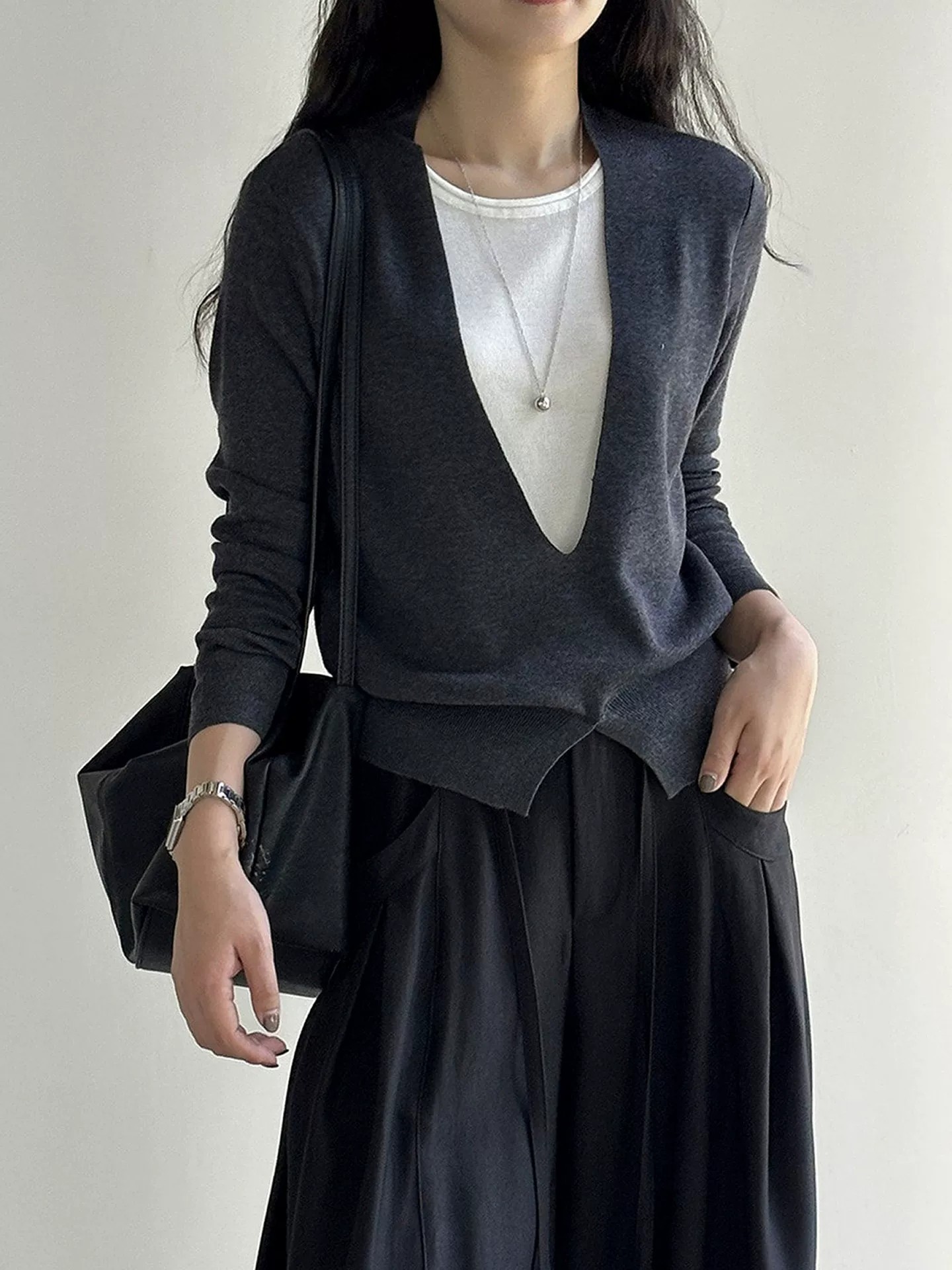 Korean Style Grey V-Neck Long Sleeve Knit Top for Women Fall 2026 Slim Fit Base Layer
