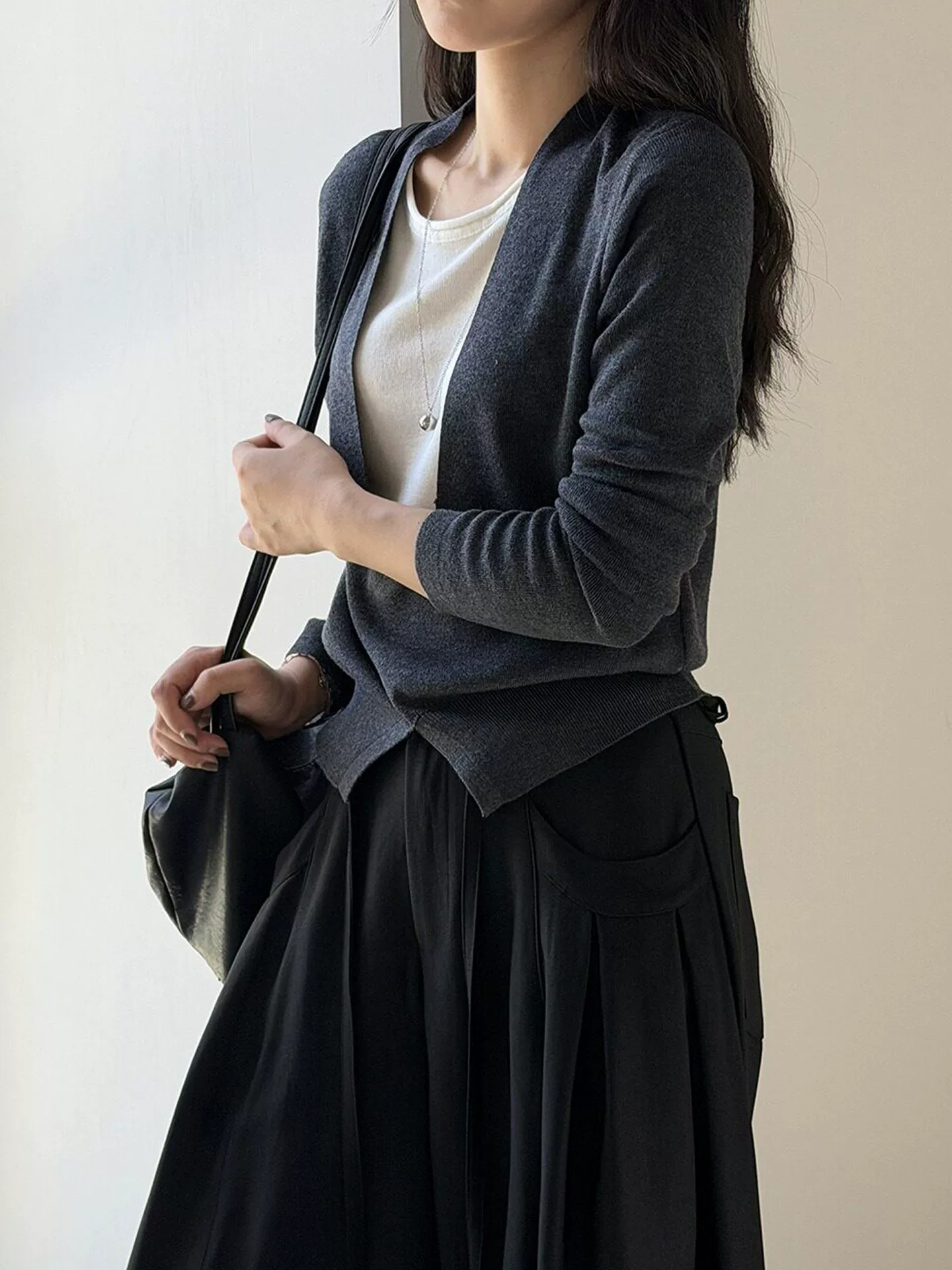 Korean Style Grey V-Neck Long Sleeve Knit Top for Women Fall 2026 Slim Fit Base Layer - Image 3