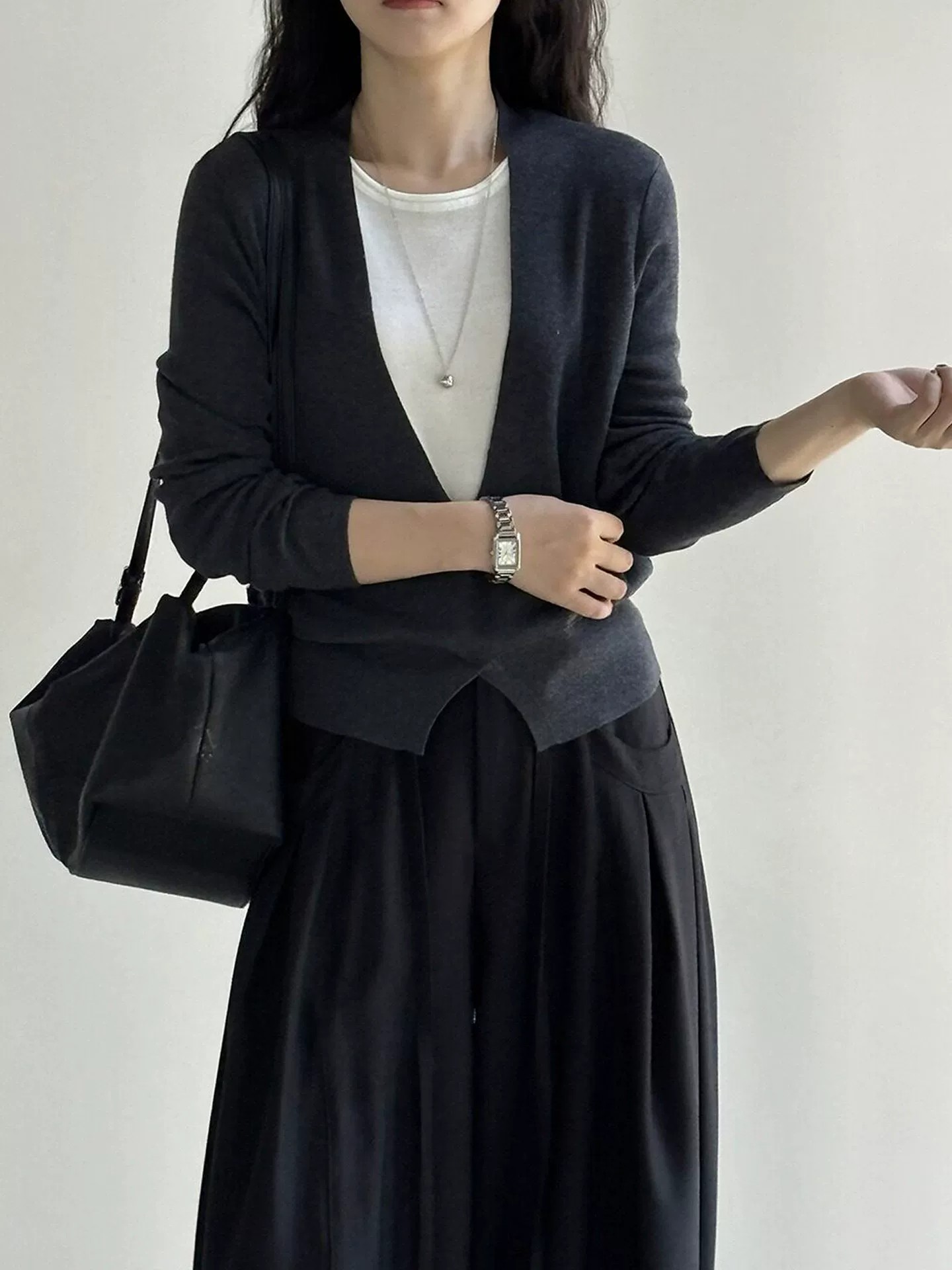 Korean Style Grey V-Neck Long Sleeve Knit Top for Women Fall 2026 Slim Fit Base Layer - Image 2