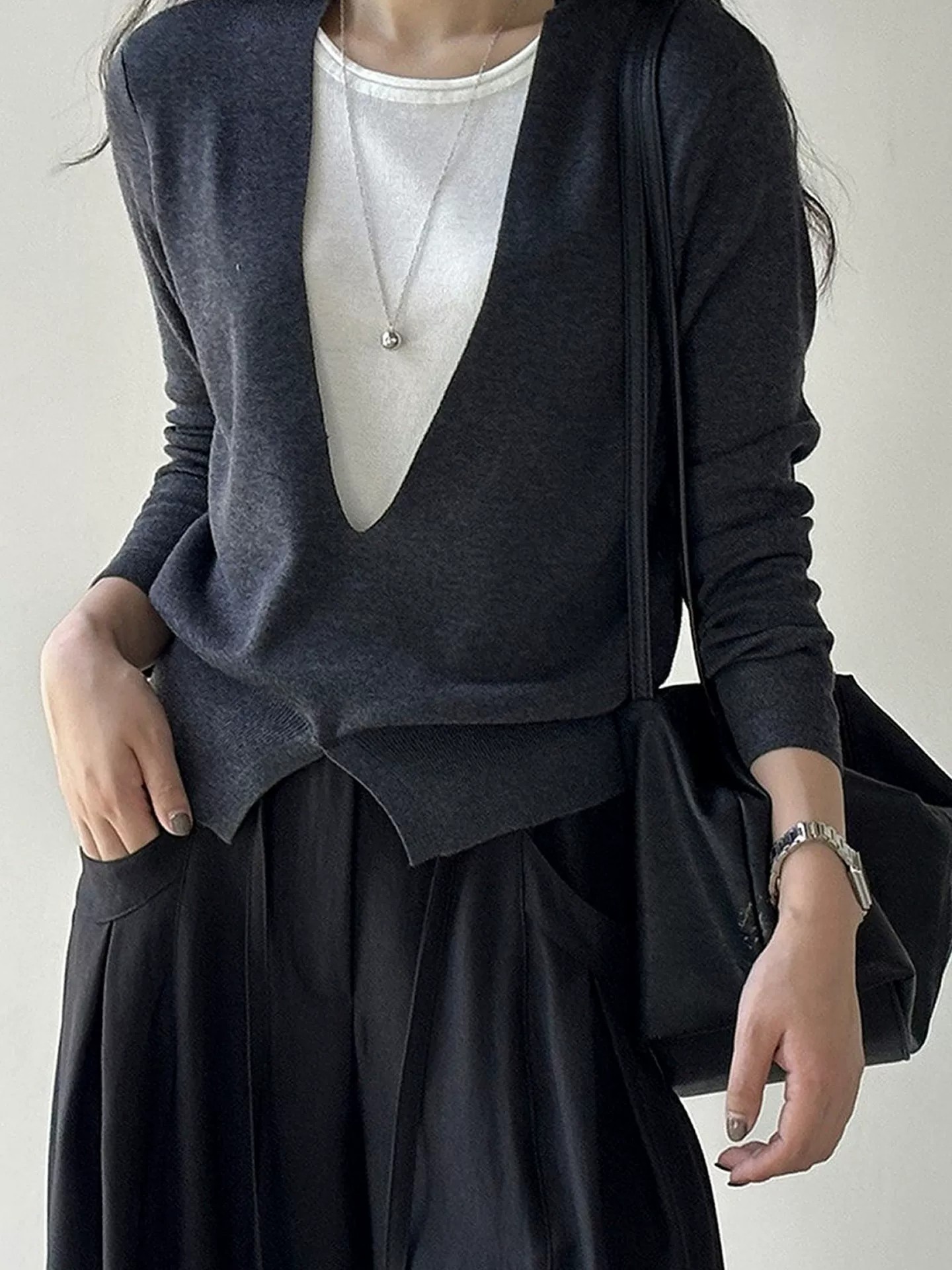 Korean Style Grey V-Neck Long Sleeve Knit Top for Women Fall 2026 Slim Fit Base Layer - Image 4
