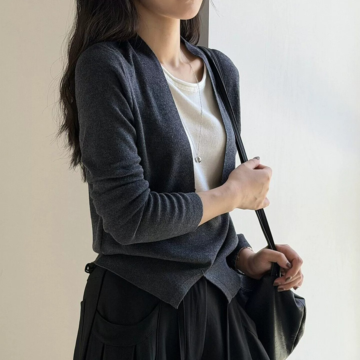 Korean Style Grey V-Neck Long Sleeve Knit Top for Women Fall 2026 Slim Fit Base Layer - Image 5