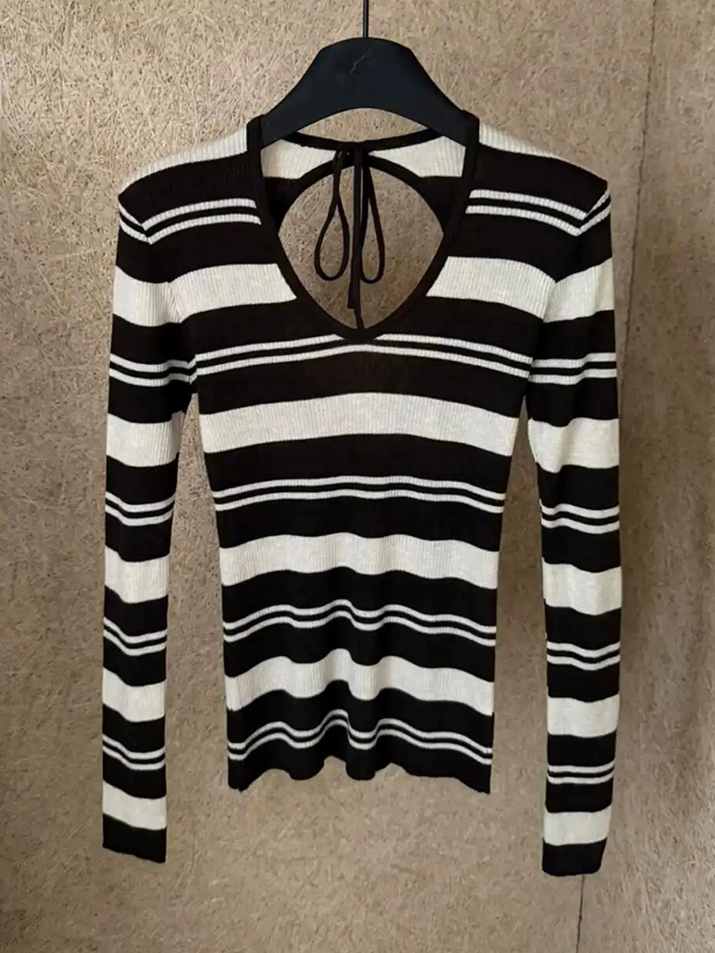 Korean Style V-Neck Tie Long Sleeve Knit Top with Back Cutout Slimming Women's Fall Shirt
